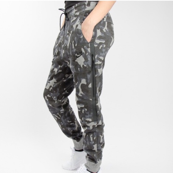 Nike Pants - Nike Tech Fleece camouflage pants